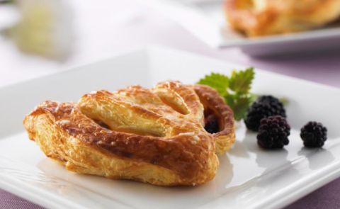 Blackberry & Crème Fan Danish
