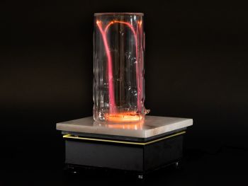 Tesla Station with Plug Black